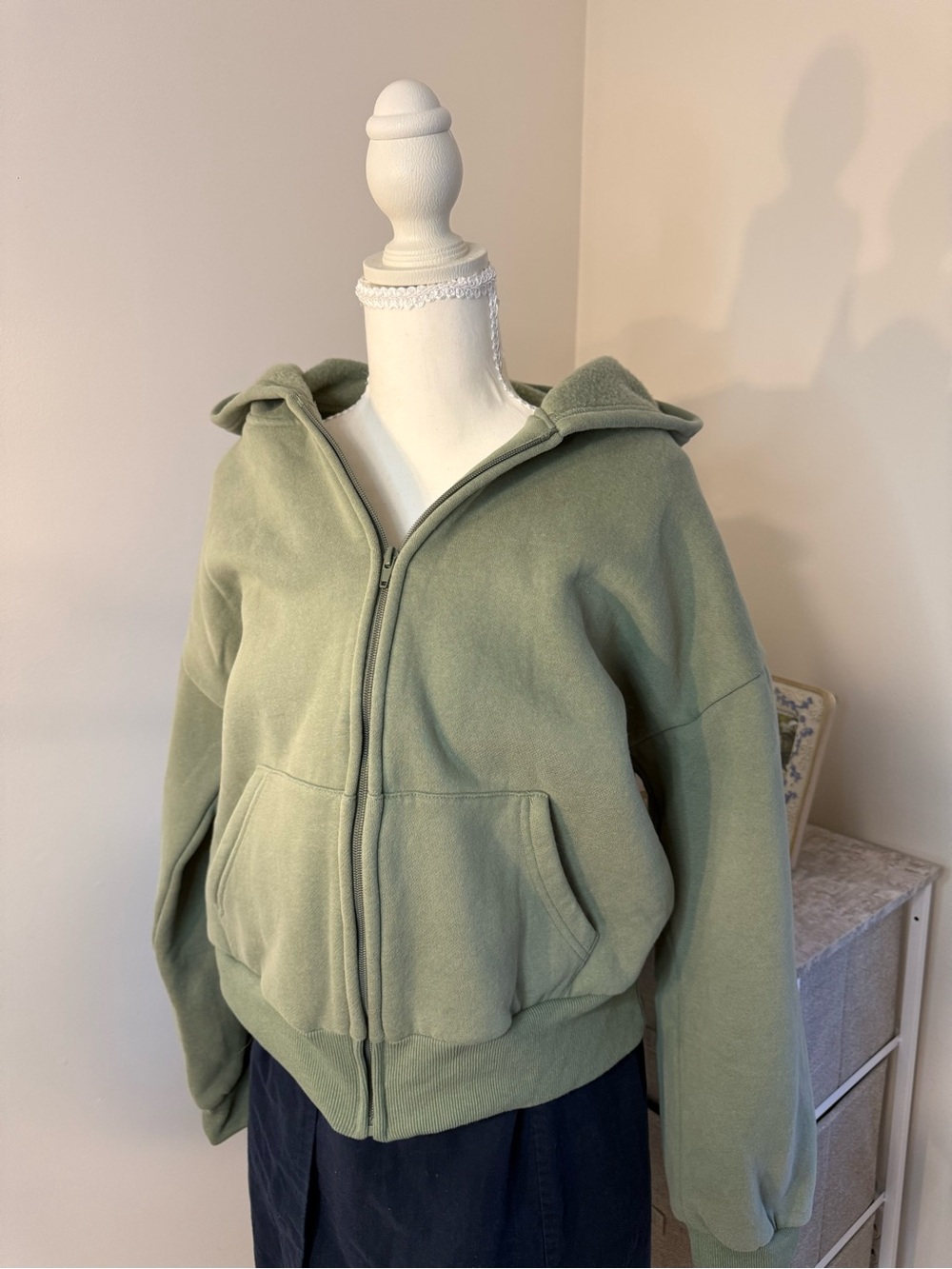 Light green thick womens L cropped zip up hoodie: pockets fall winter athletic